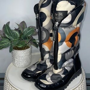 Coach winter boots size 6 in and a half.
